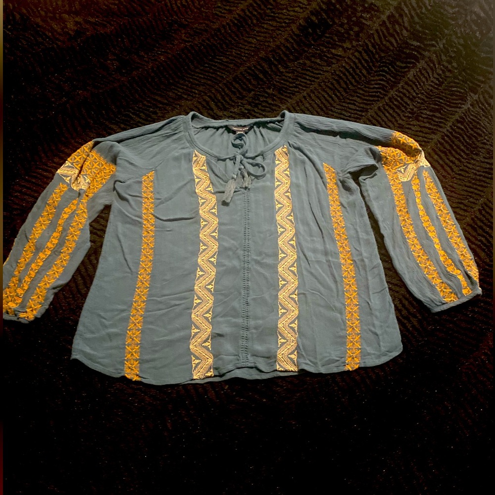 American Eagle ladies blouse Size M never worn.